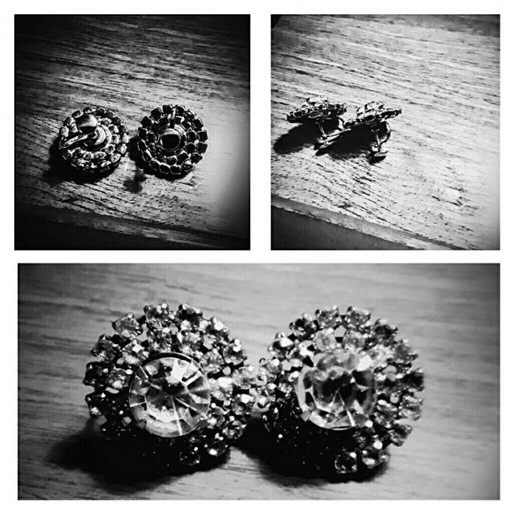 Unsigned Vintage Rhinestone screw back earrings - Picture 1 of 8